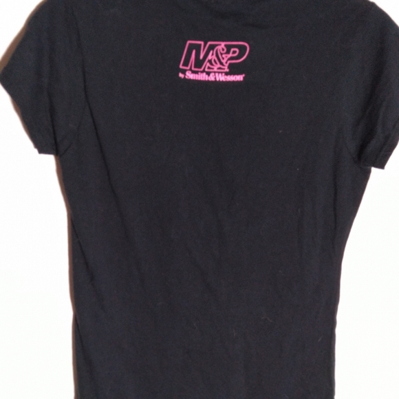 Wemons medium Smith and Wesson short sleeved tee - Picture 2 of 3